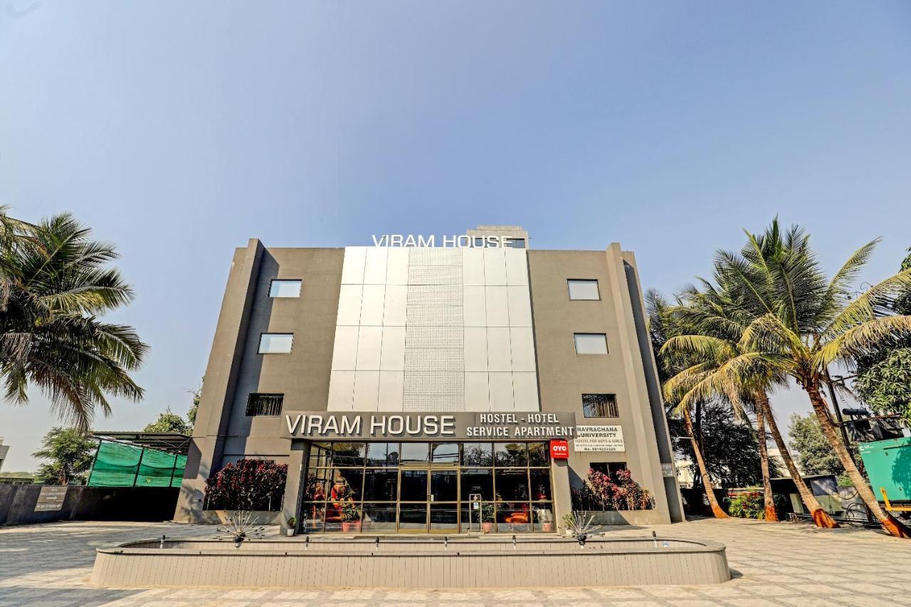 Oyo 70752 Viram House Hotel Gorwa Exterior foto